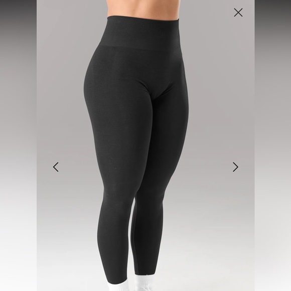 Black Amplify Leggings (never worn) - Picture 3 of 3